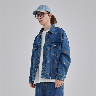 {{productViewItem.photos[photoViewList.activeNavIndex].Alt || productViewItem.photos[photoViewList.activeNavIndex].Description || 'Куртка BEARMOP ALL-OVER EMBROIDERY DENIM JACKET'}}