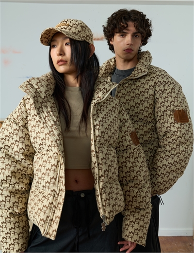 {{productViewItem.photos[photoViewList.activeNavIndex].Alt || productViewItem.photos[photoViewList.activeNavIndex].Description || 'Куртка CROWN ALL OVER'}}