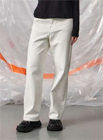 {{productViewItem.photos[photoViewList.activeNavIndex].Alt || productViewItem.photos[photoViewList.activeNavIndex].Description || 'Брюки WHITE DENIM'}}