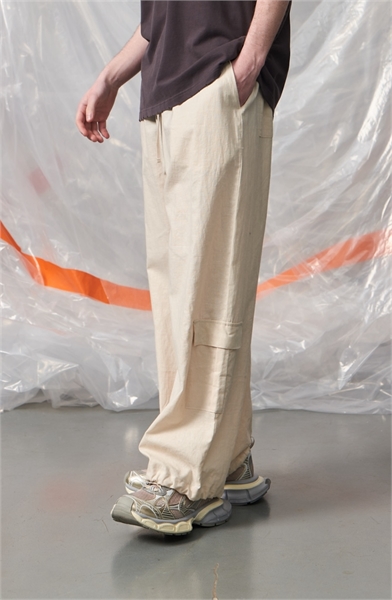 {{productViewItem.photos[photoViewList.activeNavIndex].Alt || productViewItem.photos[photoViewList.activeNavIndex].Description || 'Брюки LABEL CARGO PANTS'}}