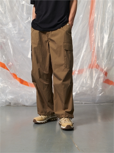 {{productViewItem.photos[photoViewList.activeNavIndex].Alt || productViewItem.photos[photoViewList.activeNavIndex].Description || 'Брюки TIE PANTS'}}