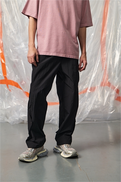 {{productViewItem.photos[photoViewList.activeNavIndex].Alt || productViewItem.photos[photoViewList.activeNavIndex].Description || 'Брюки PATCHWOVEN'}}