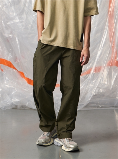 {{productViewItem.photos[photoViewList.activeNavIndex].Alt || productViewItem.photos[photoViewList.activeNavIndex].Description || 'Брюки PATCHWOVEN'}}
