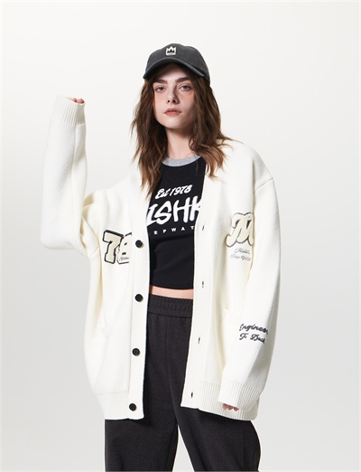 {{productViewItem.photos[photoViewList.activeNavIndex].Alt || productViewItem.photos[photoViewList.activeNavIndex].Description || 'Свитер 78 CARDIGAN'}}
