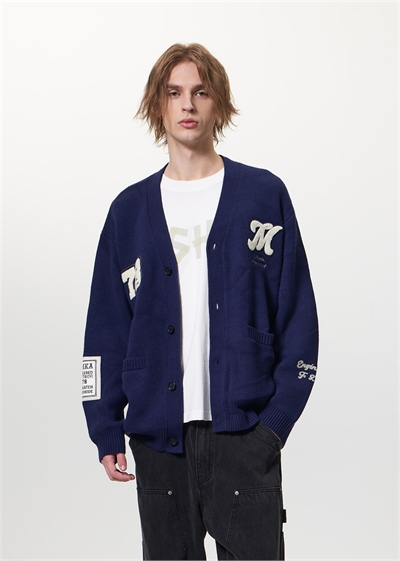 {{productViewItem.photos[photoViewList.activeNavIndex].Alt || productViewItem.photos[photoViewList.activeNavIndex].Description || 'Свитер 78 CARDIGAN'}}