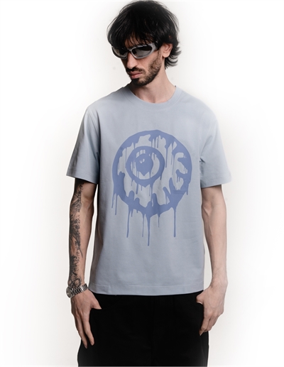 {{productViewItem.photos[photoViewList.activeNavIndex].Alt || productViewItem.photos[photoViewList.activeNavIndex].Description || 'Футболка K.W. MISHKA BACK GRAFF TEE'}}