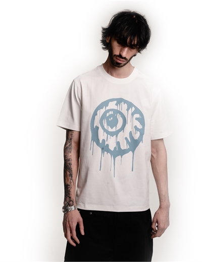 {{productViewItem.photos[photoViewList.activeNavIndex].Alt || productViewItem.photos[photoViewList.activeNavIndex].Description || 'Футболка K.W. MISHKA BACK GRAFF TEE'}}
